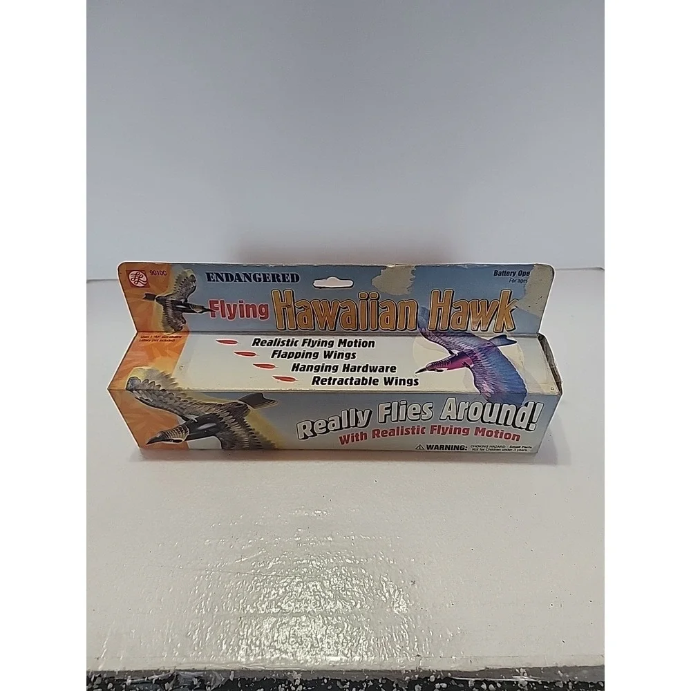 Flying hawaiian Hawk toy flies around with realistic flying‎ motions
